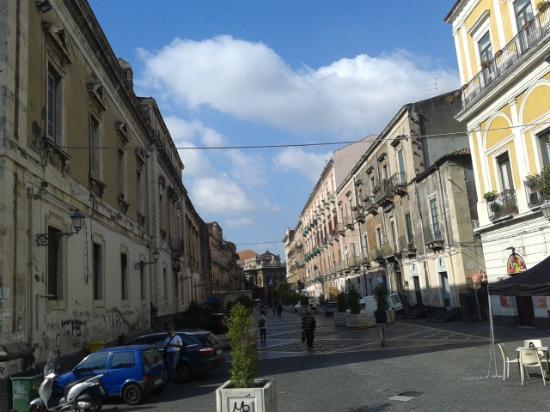 Ulica handlowa Via Etnea